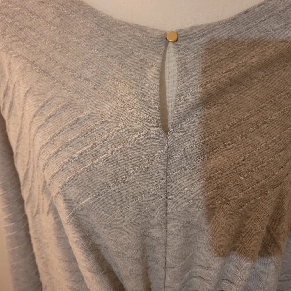 Long Top - Picture 2 of 7